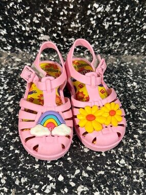 EUC Mini Melissa Possession Baby Sandals Size 8. Pink PlayDoh